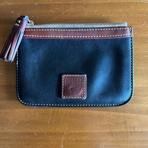 SOLD - DOONEY & BOURKE ALL WEATHER LEATHER ZIP COIN POUCH - Picture 4 of 4